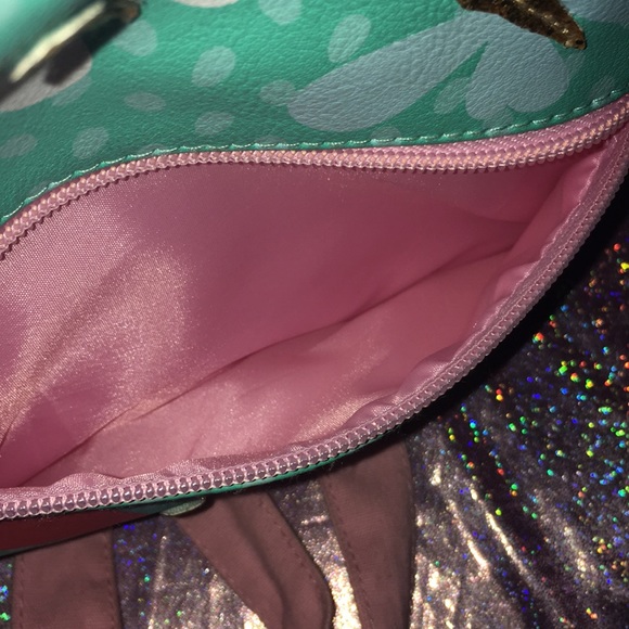 Mini Butterfly Backpack - Picture 6 of 7